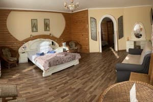Вилла Жасмин. Люкс трехместный двухкомнатный 5
