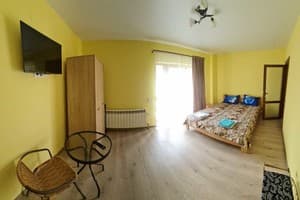 Частная усадьба Лидия. Апартаменты 5-местный Двухкомнатный с балконом 1