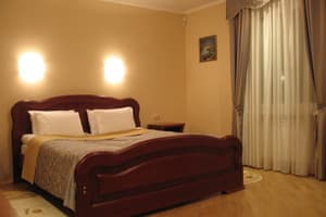 Отель Red Stone Hotel. Семейный 4-местный двухкомнатный (101) 1