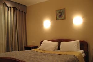 Отель Red Stone Hotel. Семейный 4-местный двухкомнатный (101) 3